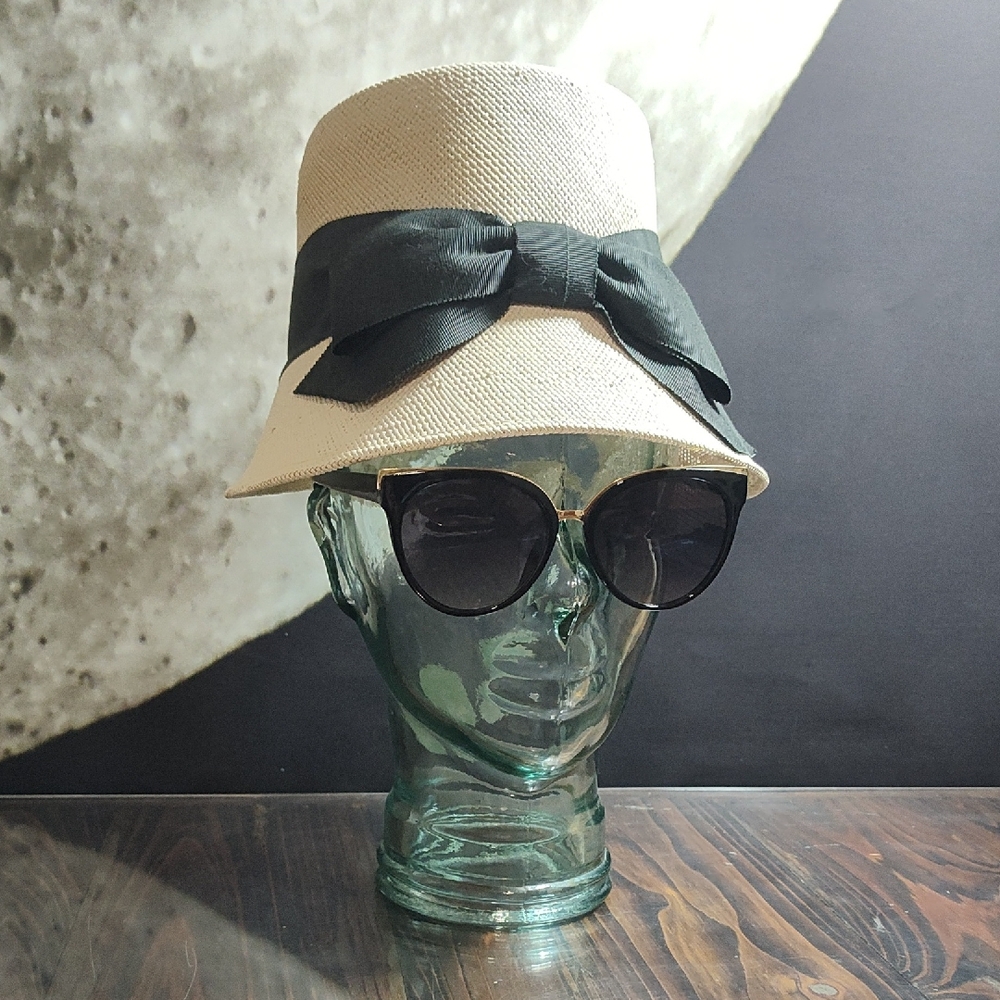 Vintage 50's Elegant Cream Hat with Black Bow - Excellent Condition
